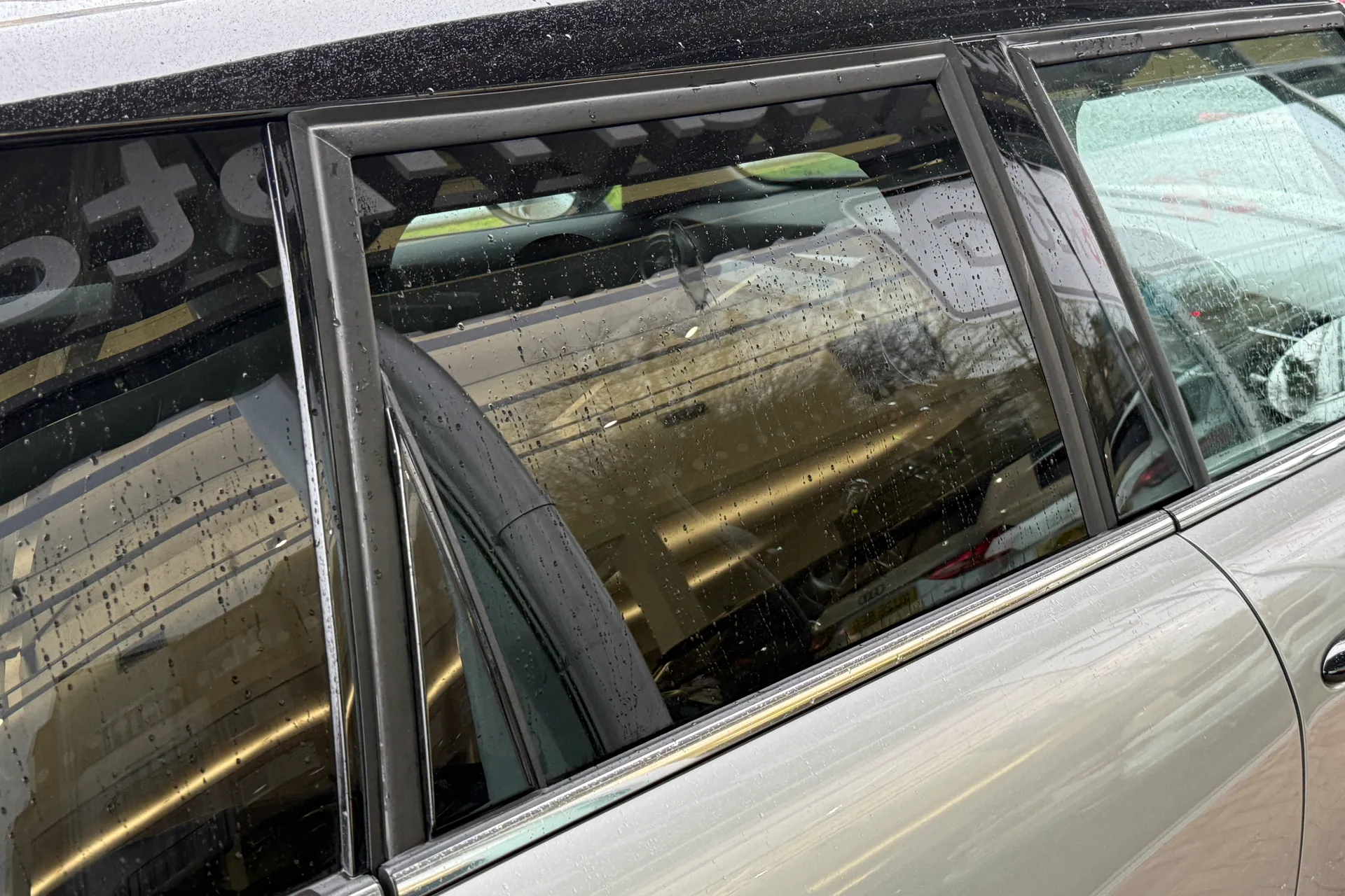 MINI HATCHBACK thumbnail image number 33