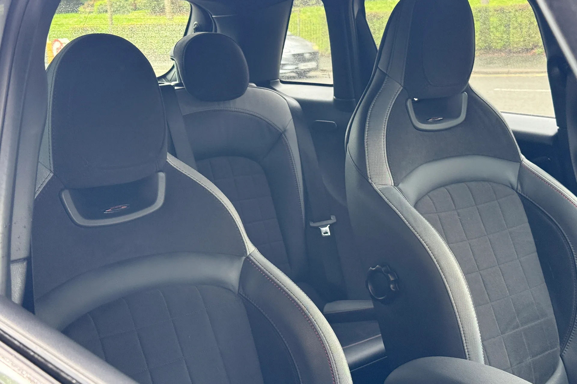 MINI HATCHBACK thumbnail image number 31