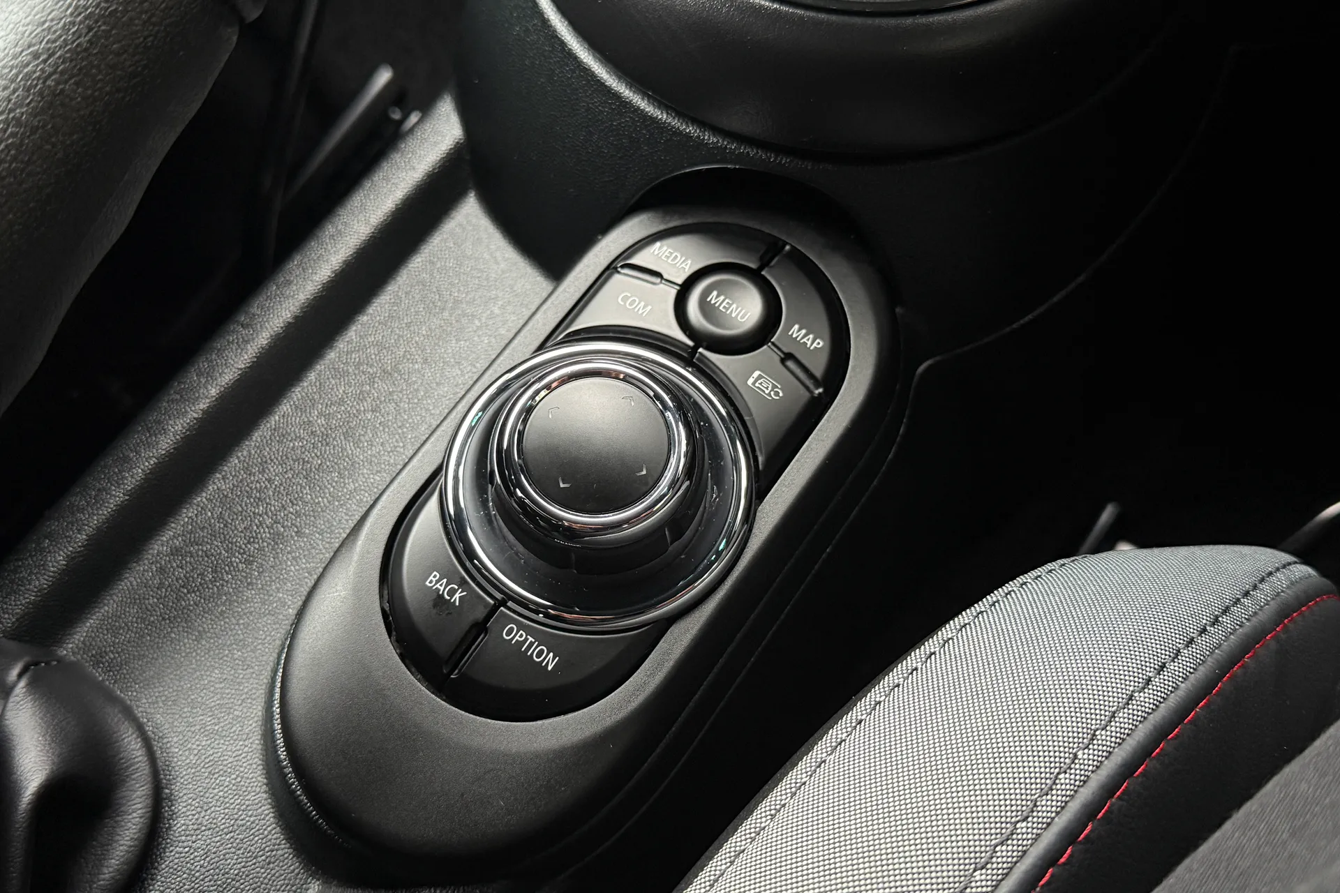 MINI HATCHBACK thumbnail image number 7