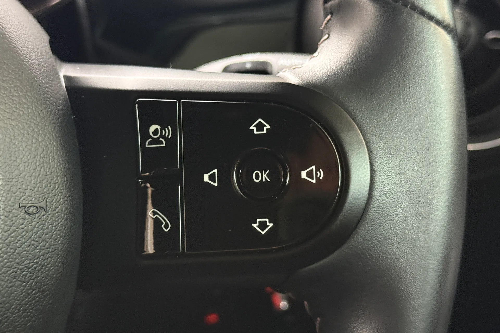 MINI HATCHBACK thumbnail image number 18