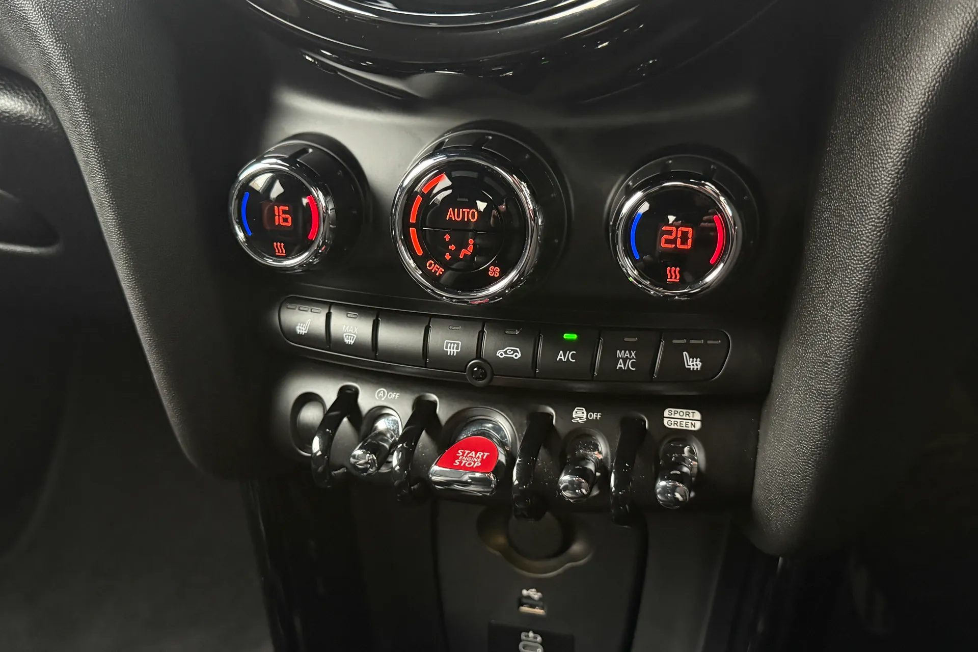 MINI HATCHBACK thumbnail image number 8