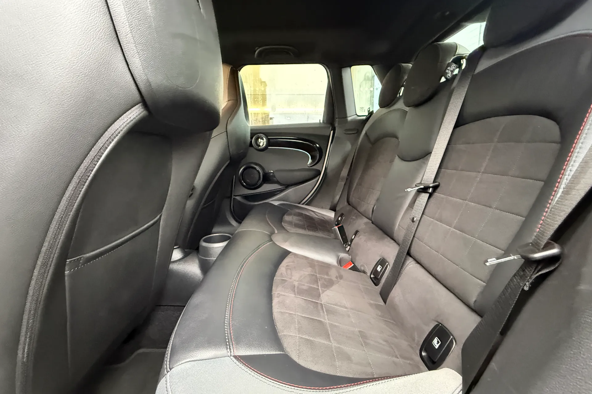 MINI HATCHBACK thumbnail image number 43