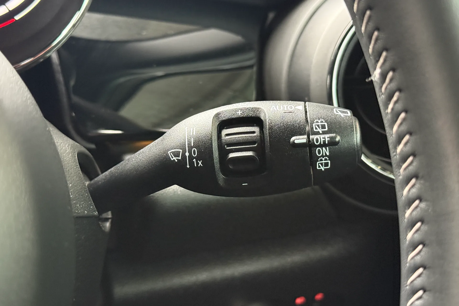 MINI HATCHBACK thumbnail image number 22