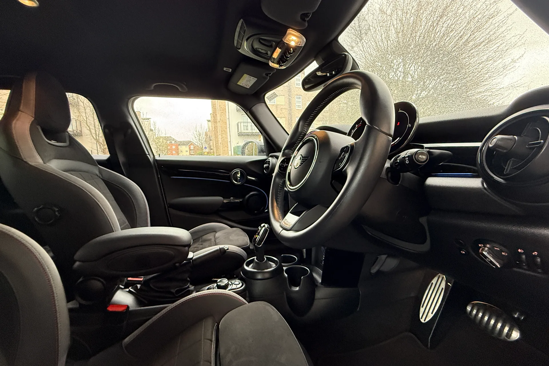 MINI HATCHBACK thumbnail image number 29