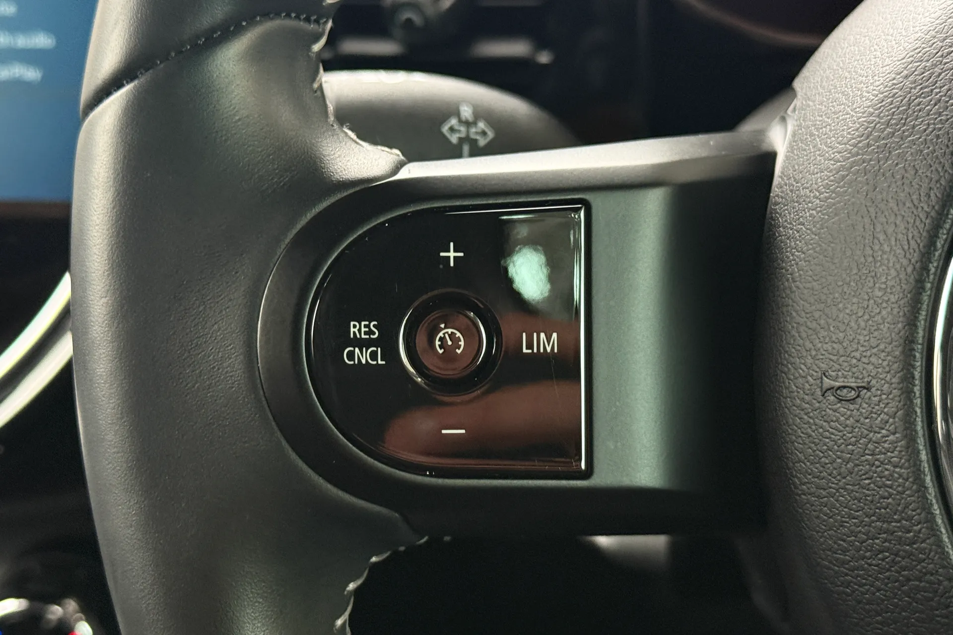 MINI HATCHBACK thumbnail image number 17