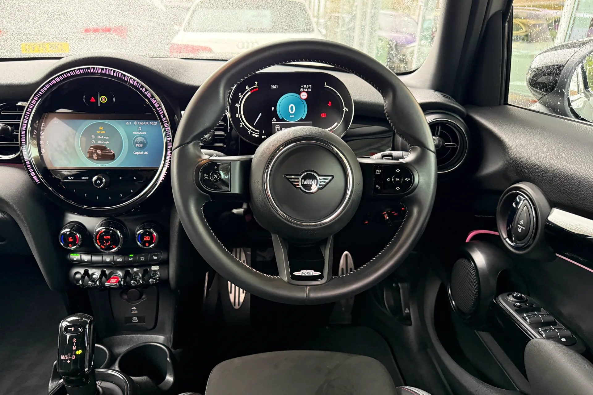 MINI HATCHBACK thumbnail image number 38