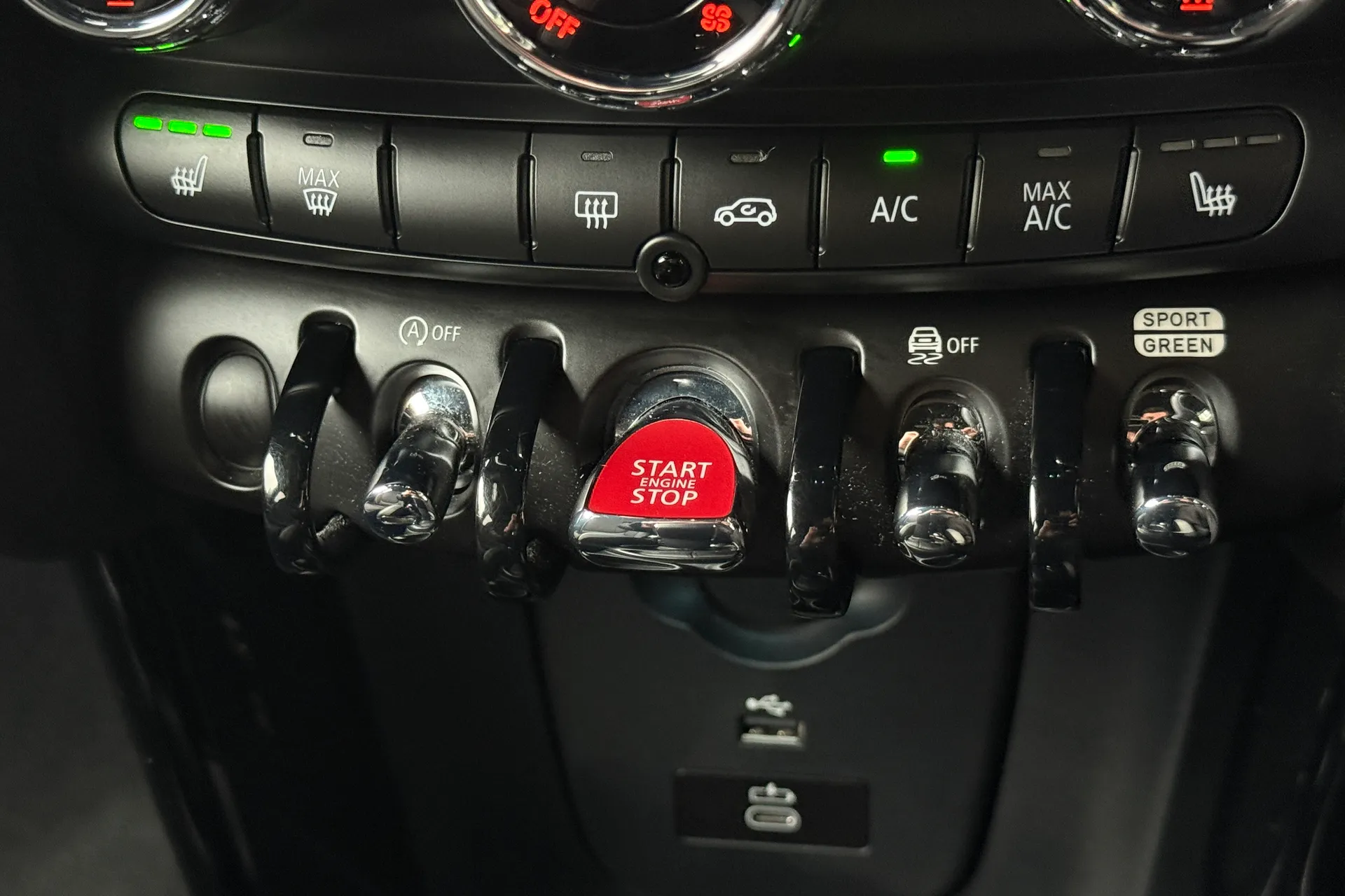 MINI HATCHBACK thumbnail image number 10