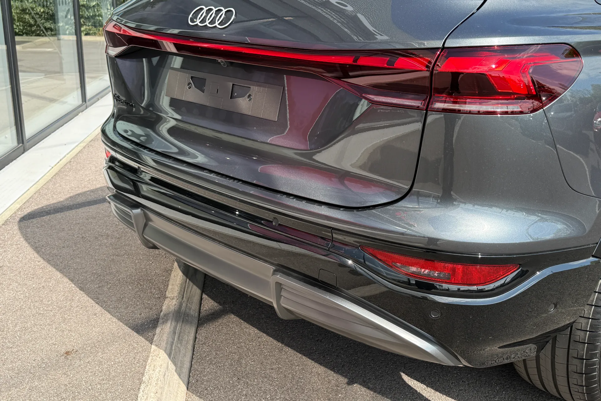 Audi Q6 e-tron thumbnail image number 17