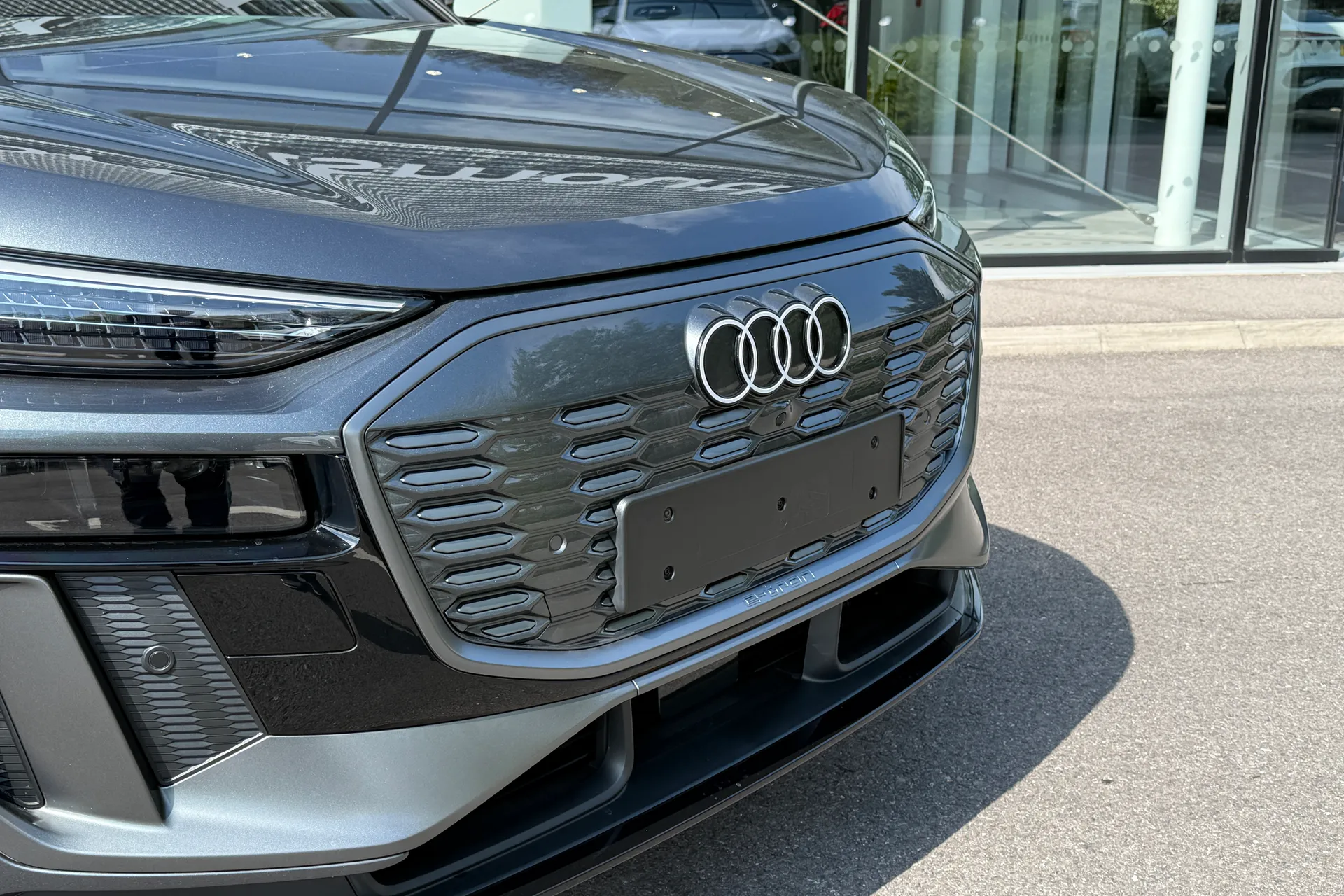 Audi Q6 e-tron thumbnail image number 7