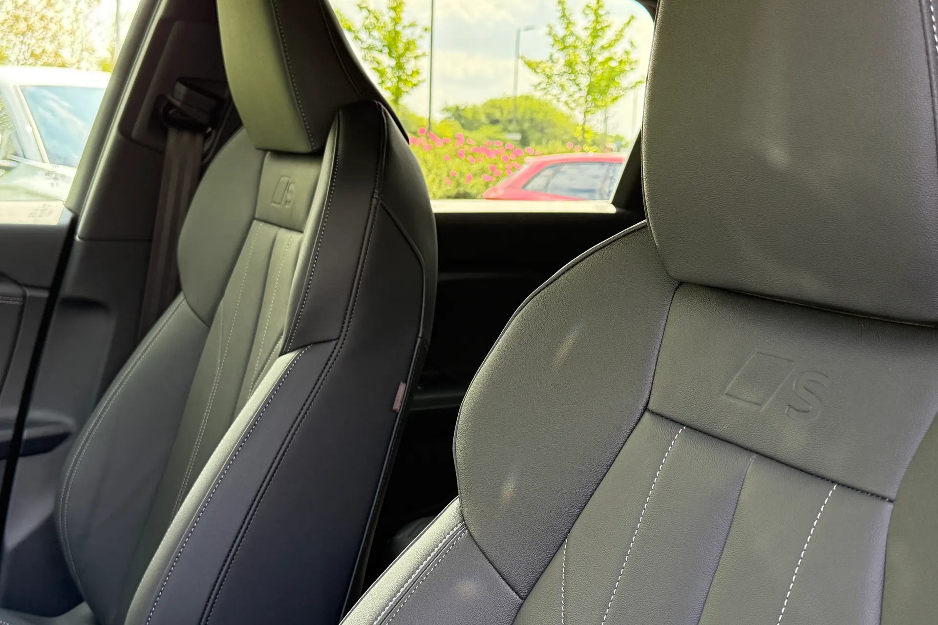 Audi Q6 e-tron thumbnail image number 37