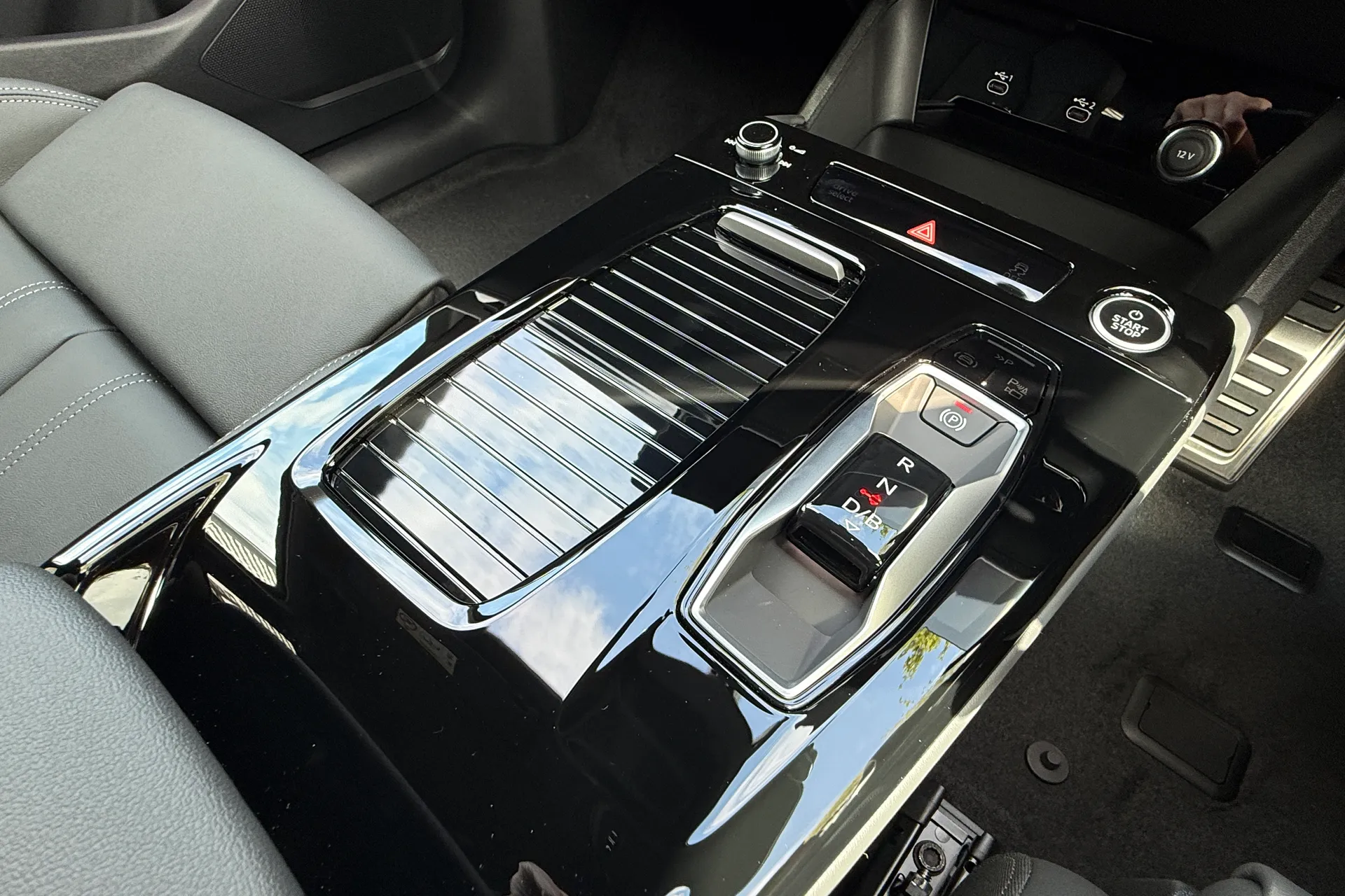 Audi Q6 e-tron thumbnail image number 25