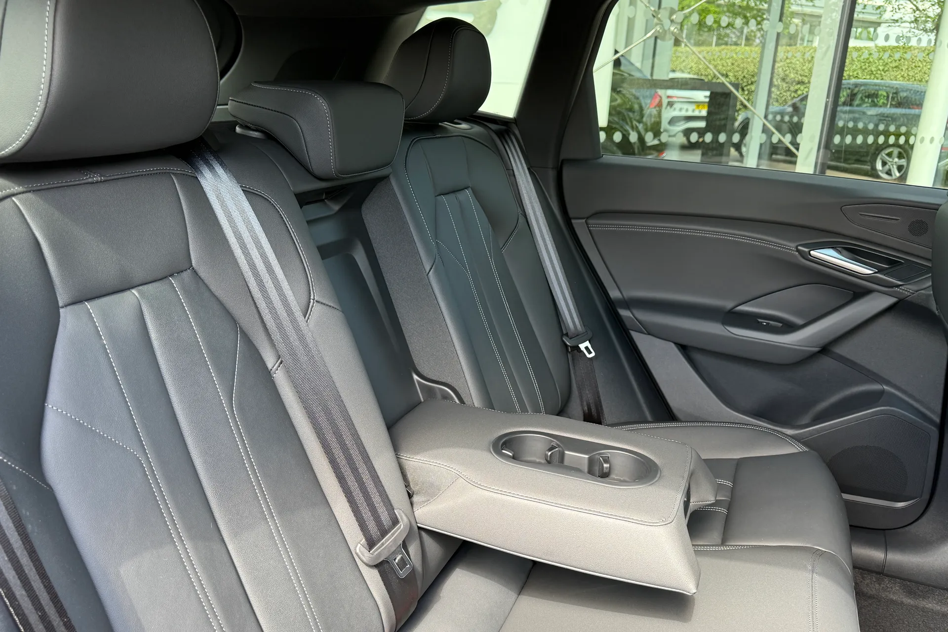 Audi Q6 e-tron thumbnail image number 27