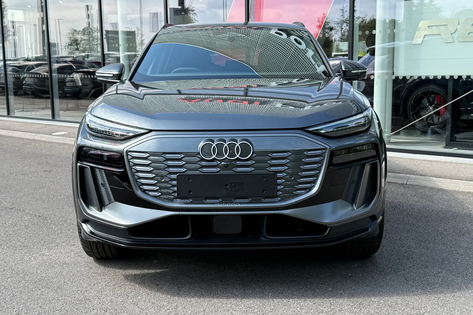 Audi Q6 e-tron thumbnail image number 9