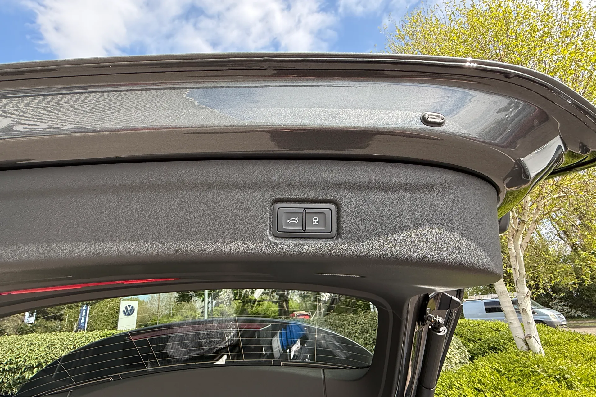 Audi Q6 e-tron thumbnail image number 32