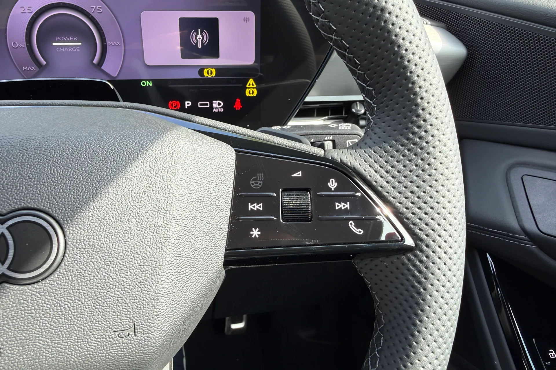 Audi Q6 e-tron thumbnail image number 48