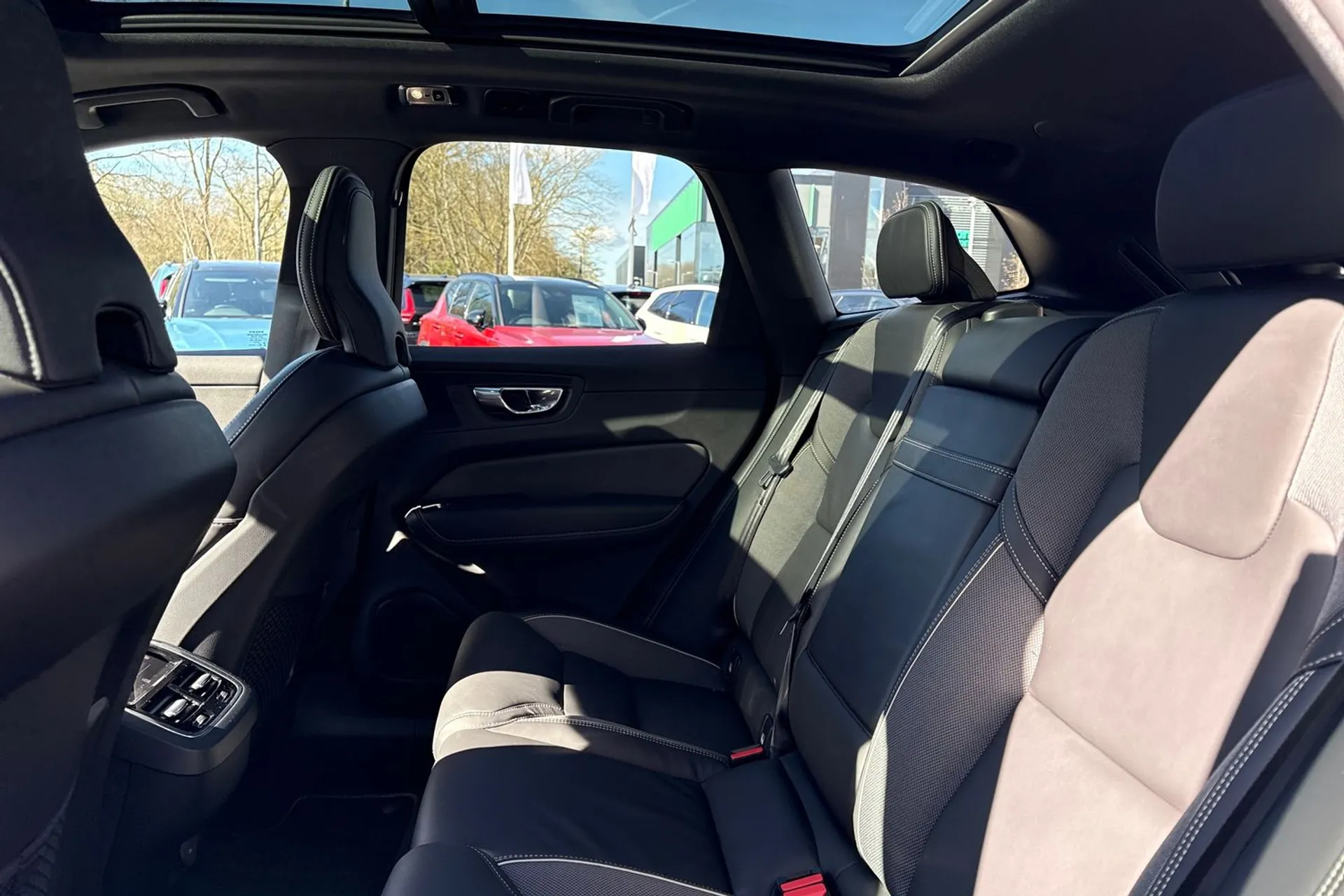 Volvo XC60 thumbnail image number 29