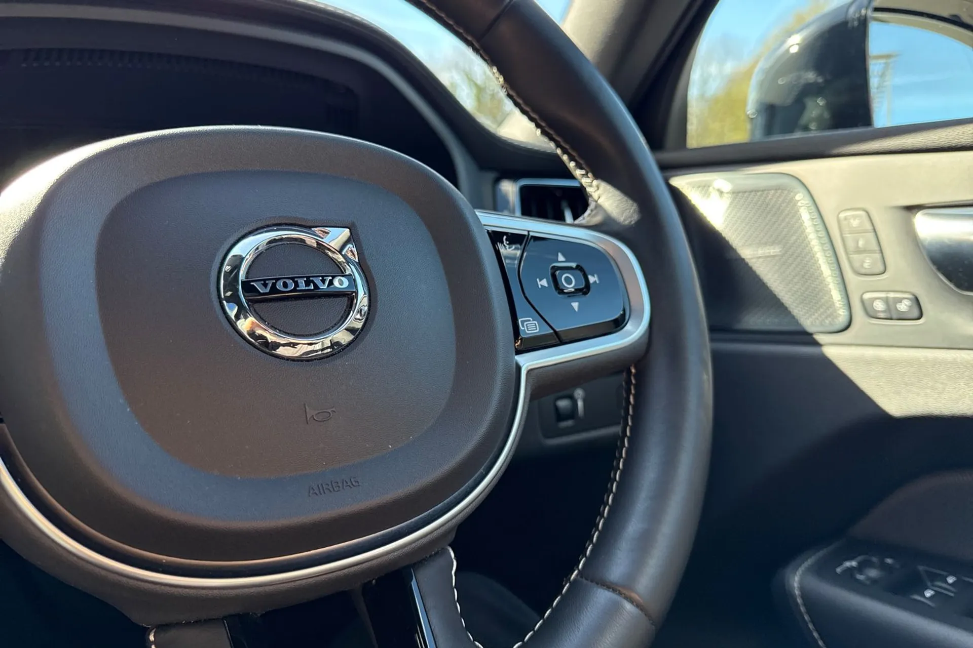 Volvo XC60 thumbnail image number 36