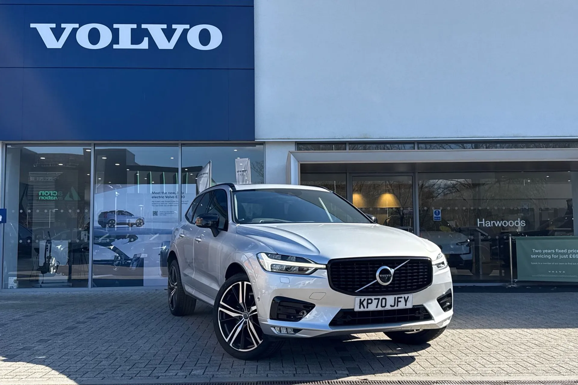 Volvo XC60 focused image