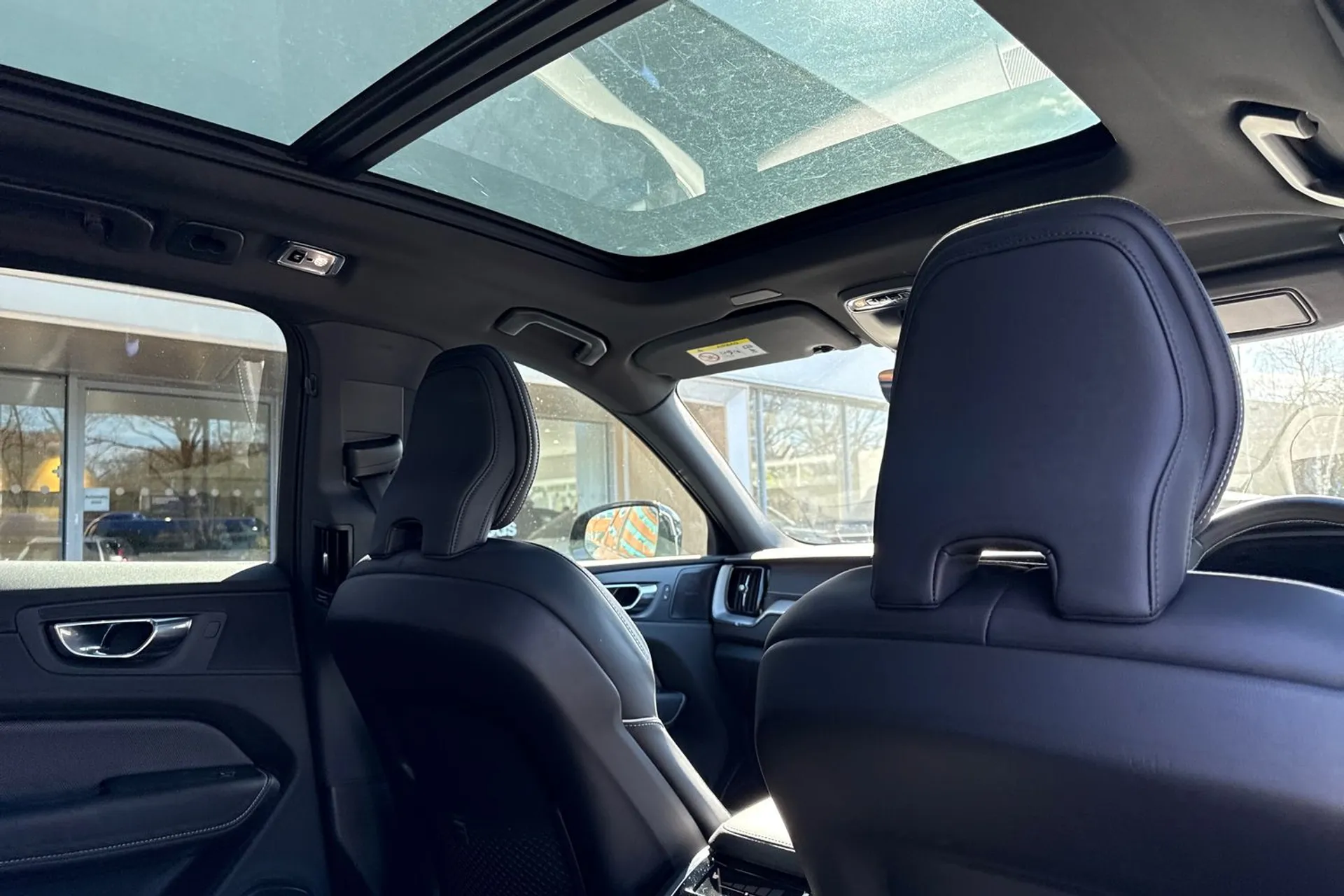 Volvo XC60 thumbnail image number 23