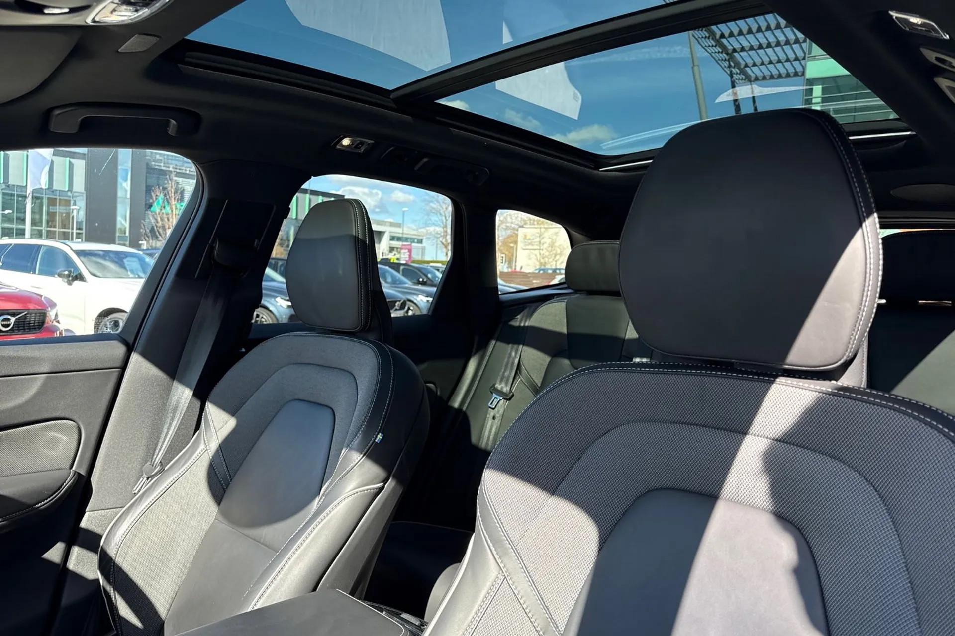 Volvo XC60 thumbnail image number 28