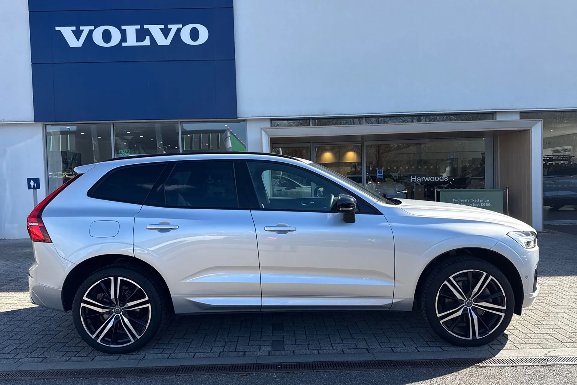 Volvo XC60 thumbnail image number 2