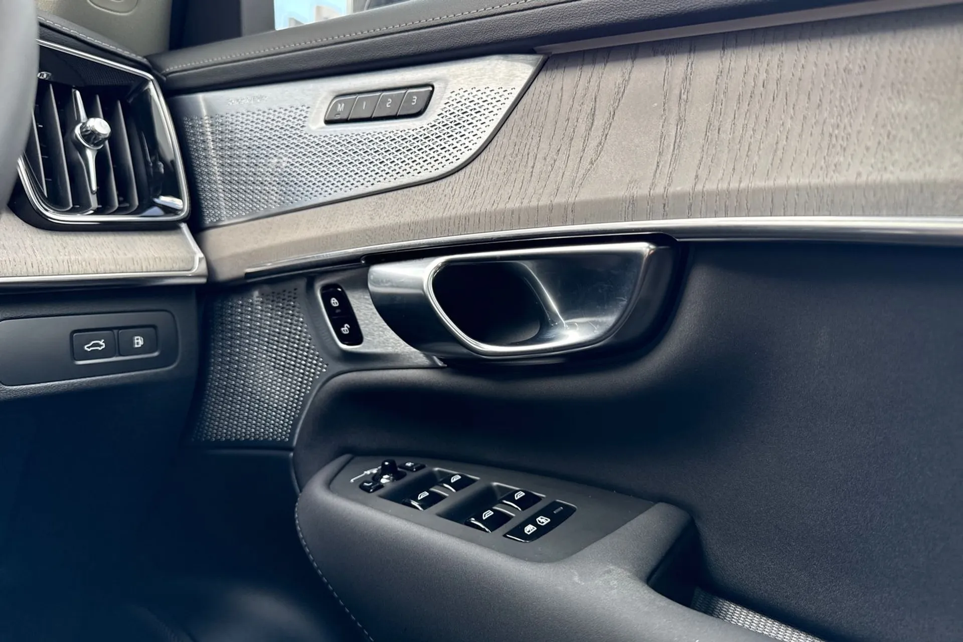 Volvo XC90 thumbnail image number 45