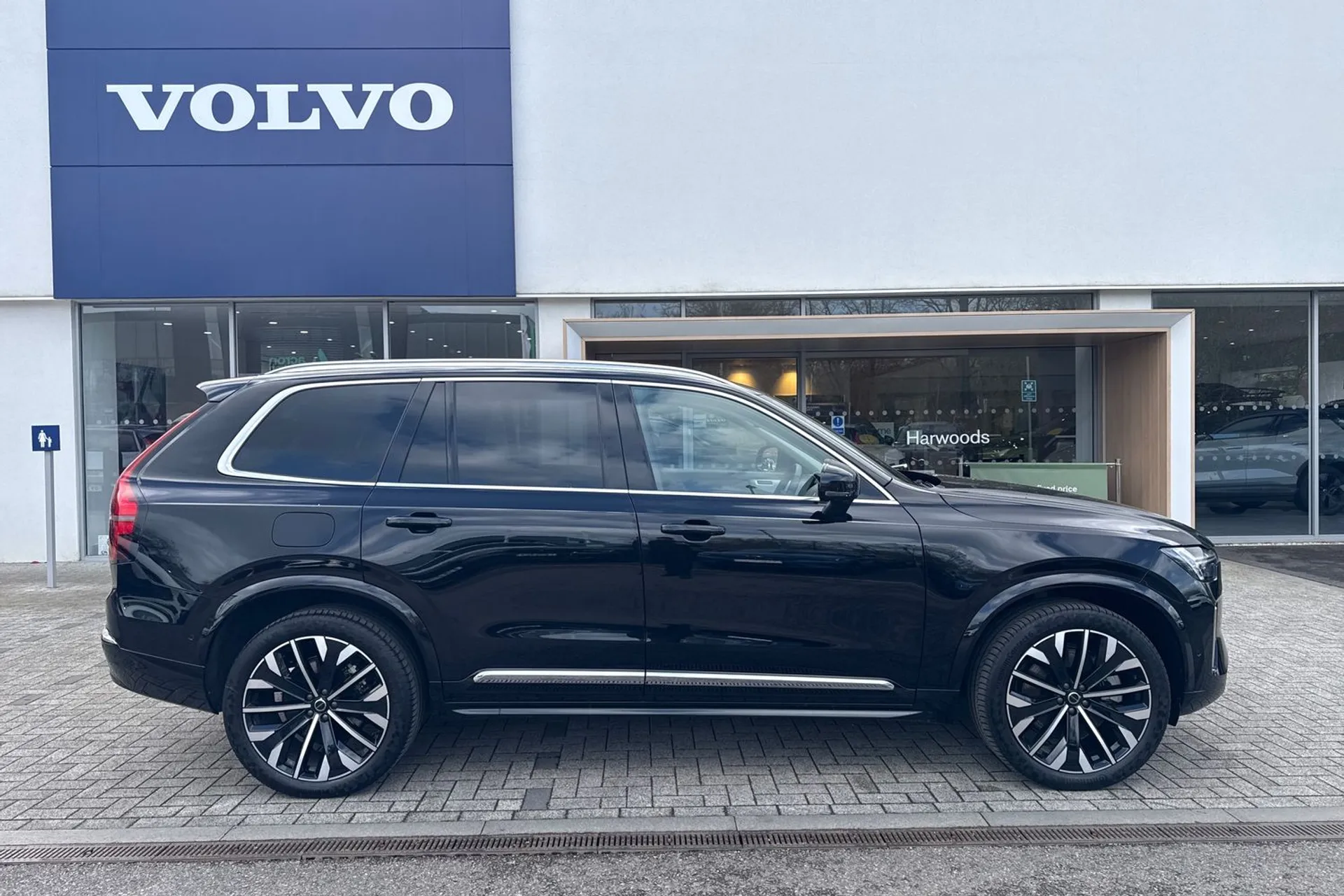 Volvo XC90 thumbnail image number 2