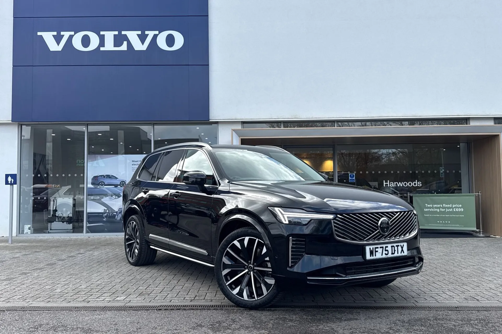 Volvo XC90 focused image