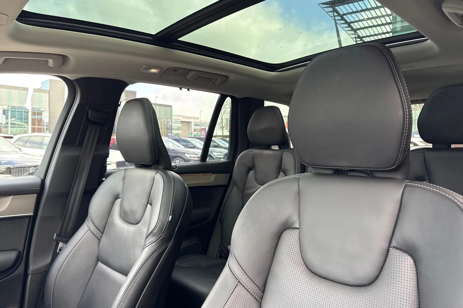 Volvo XC90 thumbnail image number 31
