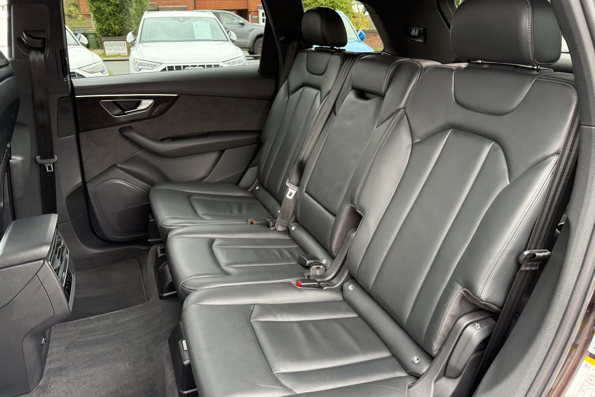 Audi Q7 thumbnail image number 44