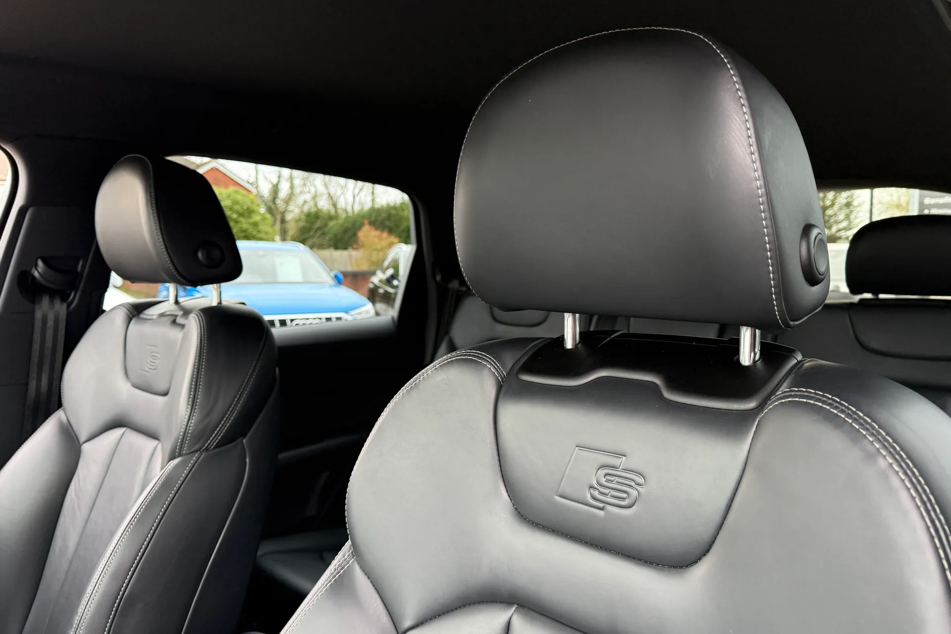 Audi Q7 thumbnail image number 31