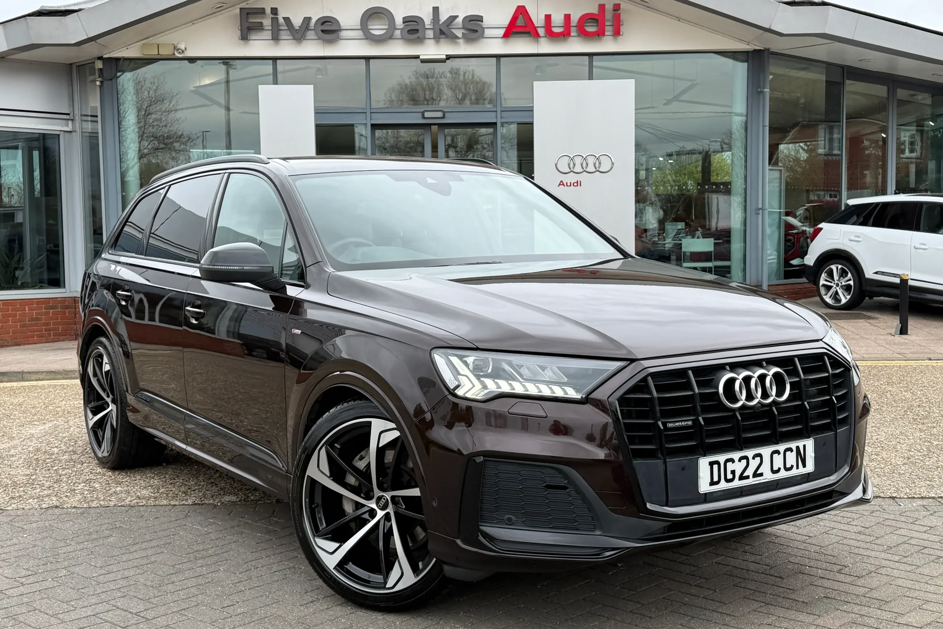 Audi Q7 focused image