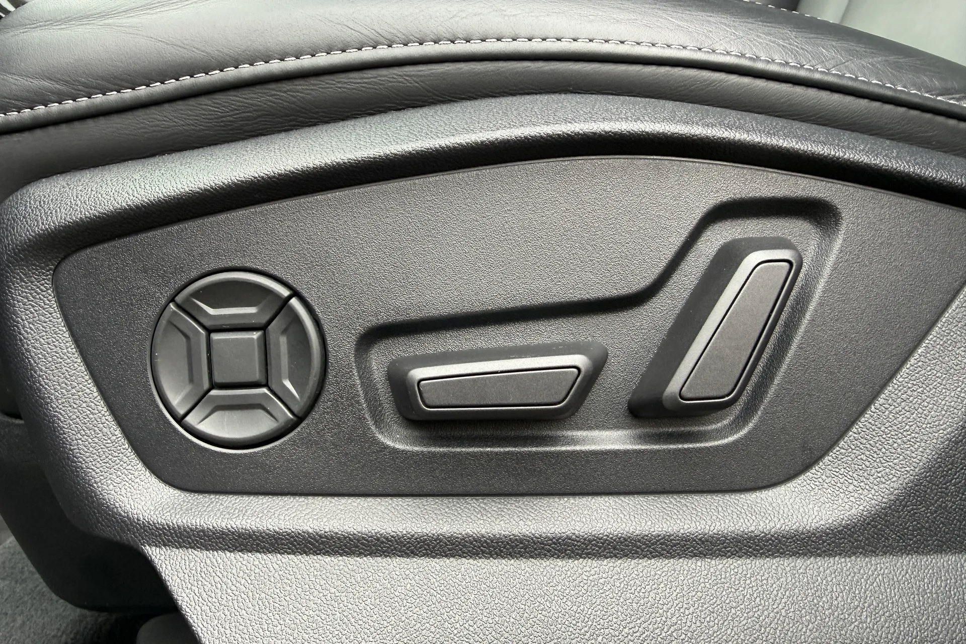 Audi Q7 thumbnail image number 16