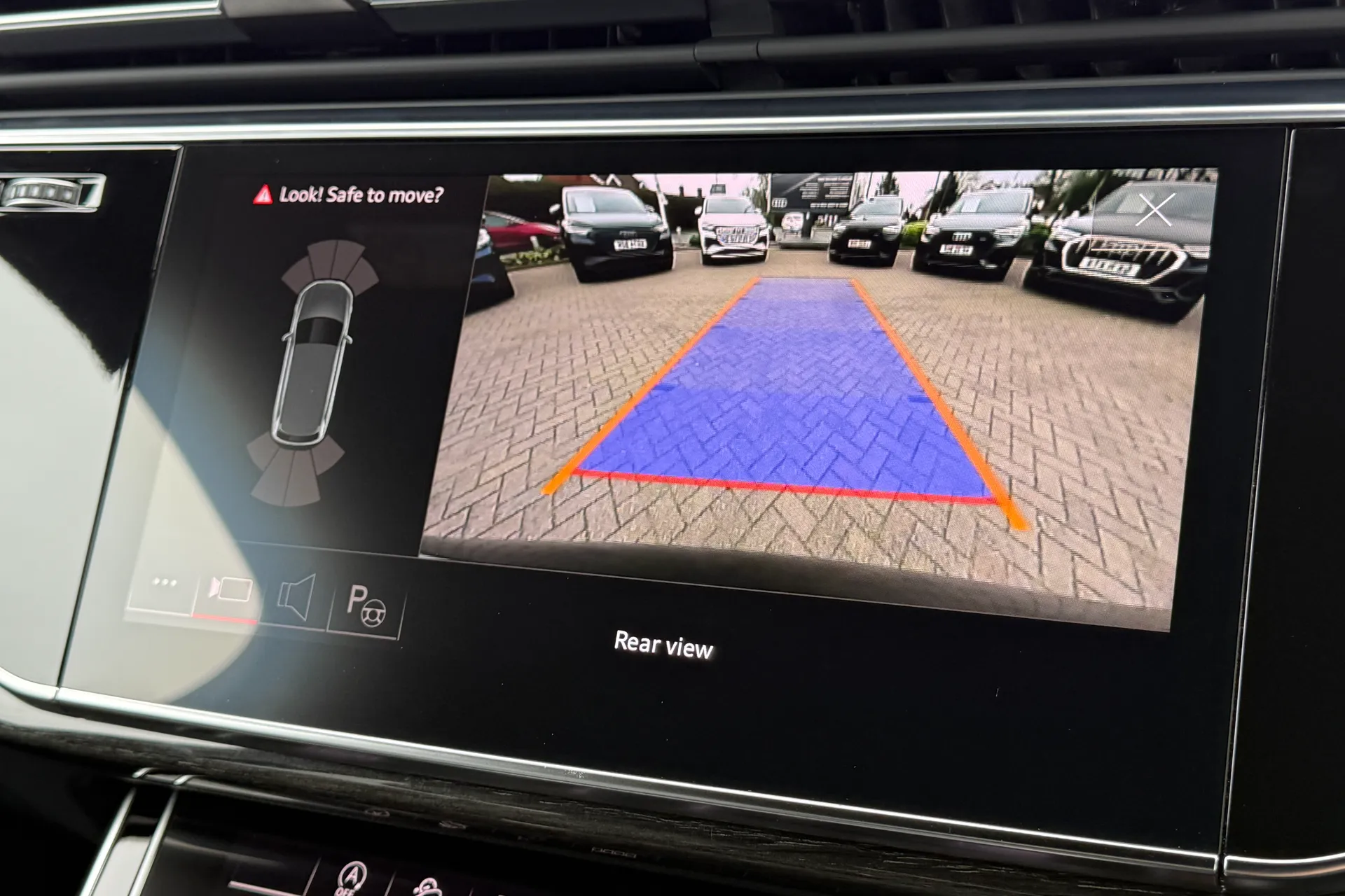 Audi Q7 thumbnail image number 4