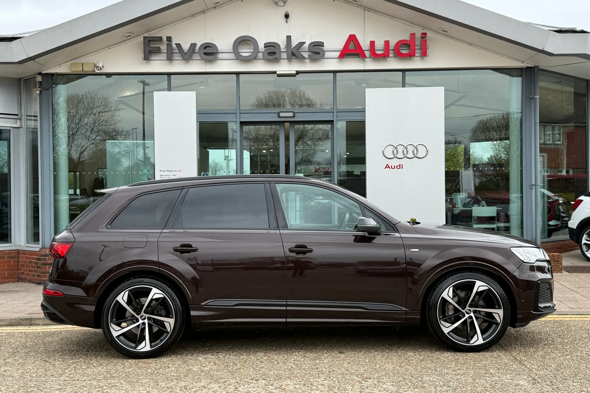 Audi Q7 thumbnail image number 2