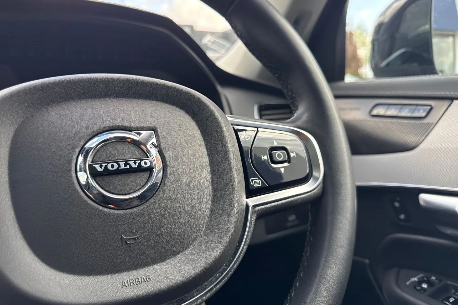 Volvo XC90 thumbnail image number 39