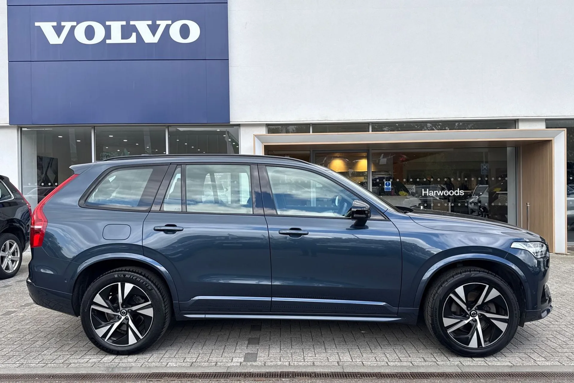Volvo XC90 thumbnail image number 2