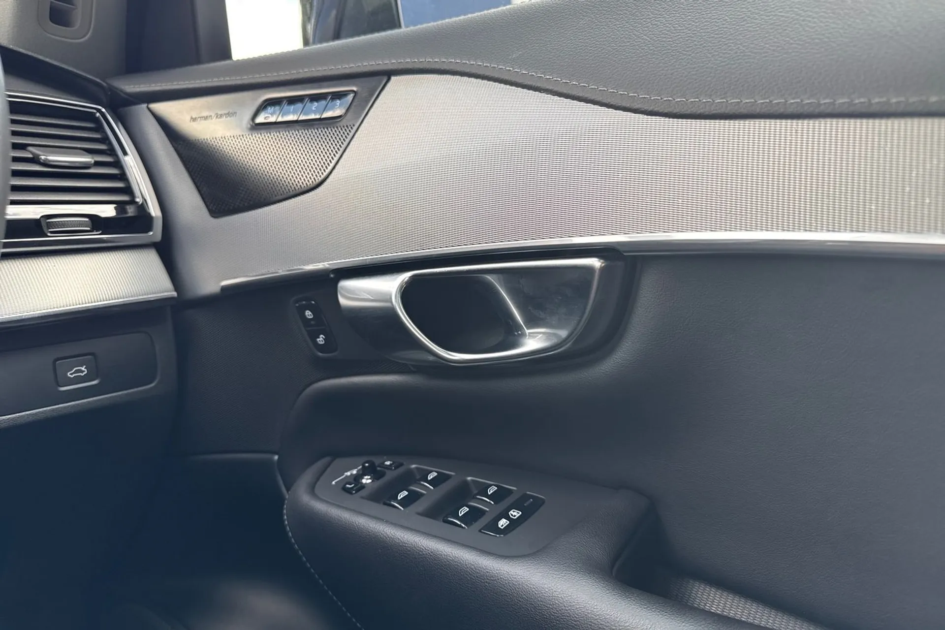 Volvo XC90 thumbnail image number 41