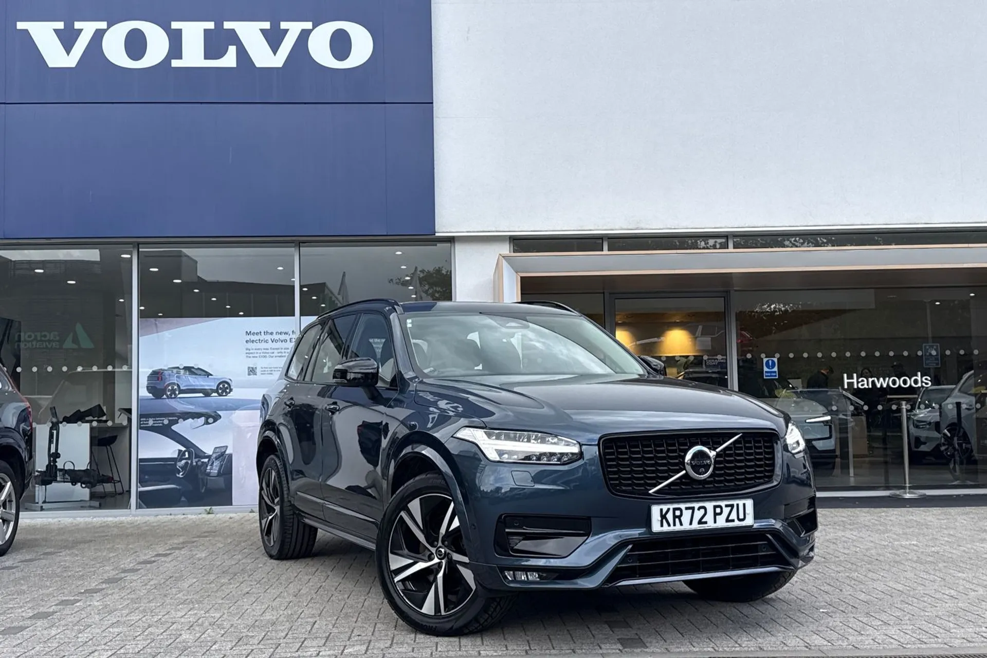 Volvo XC90 focused image