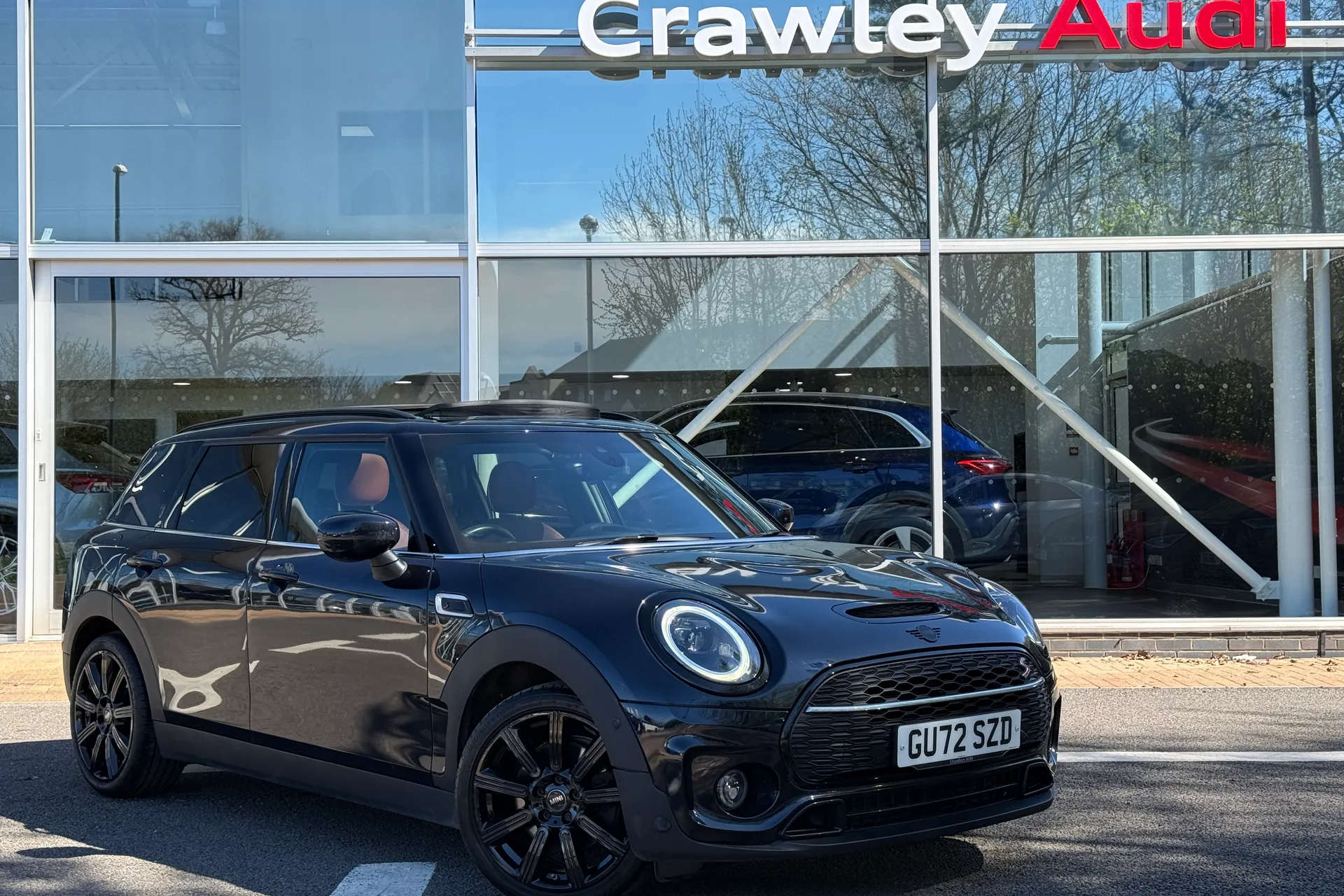 MINI CLUBMAN focused image