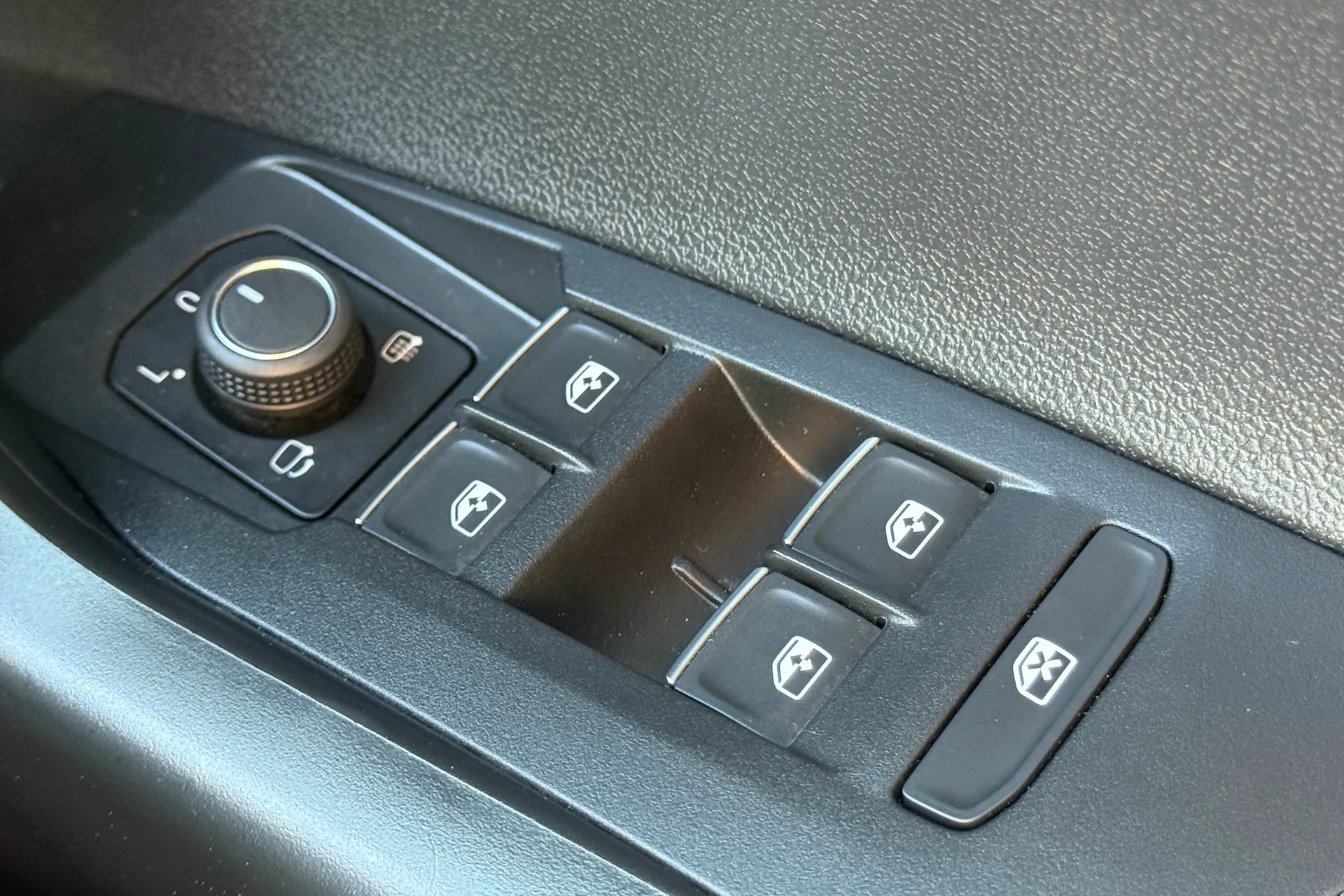 VOLKSWAGEN POLO thumbnail image number 17
