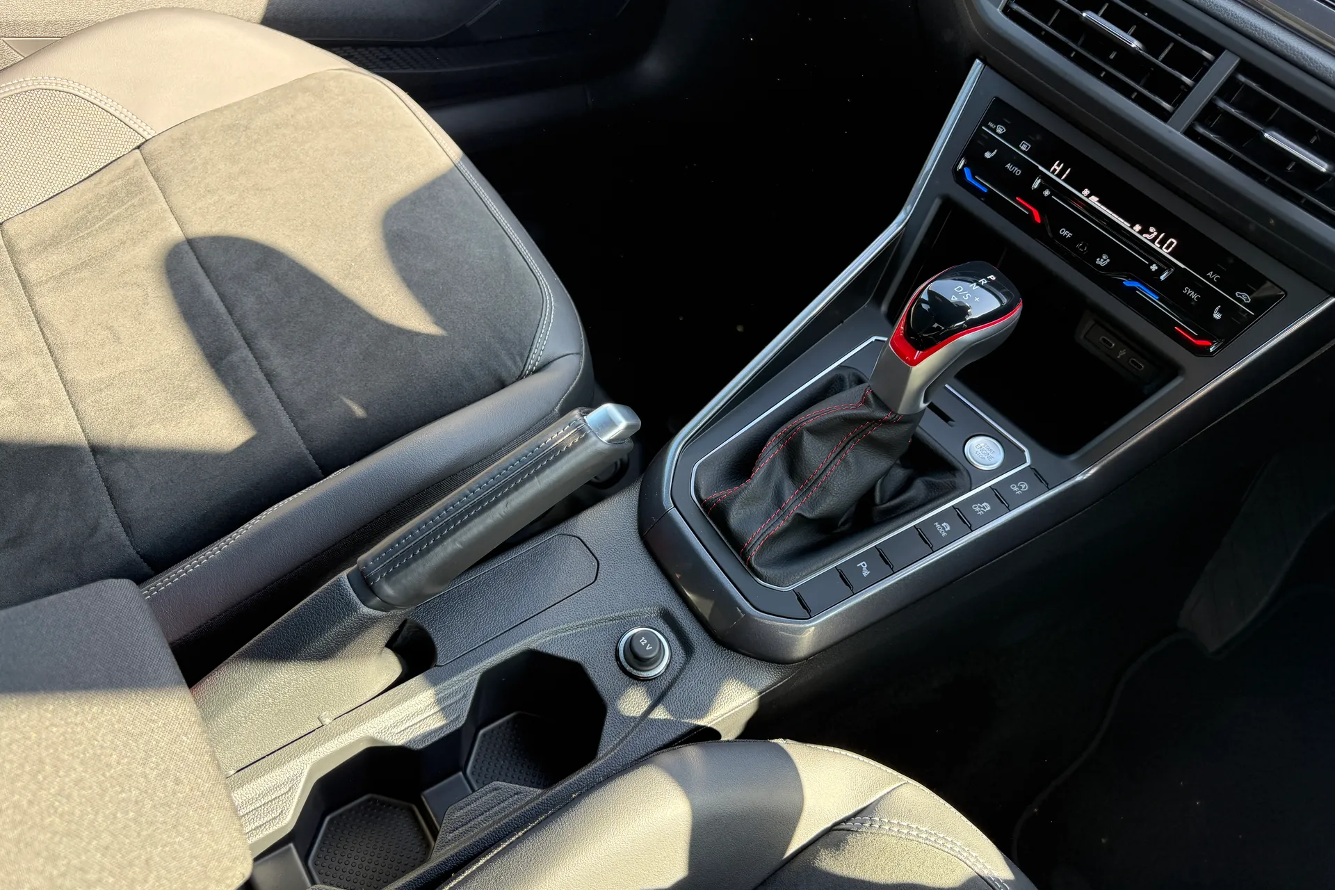 VOLKSWAGEN POLO thumbnail image number 37