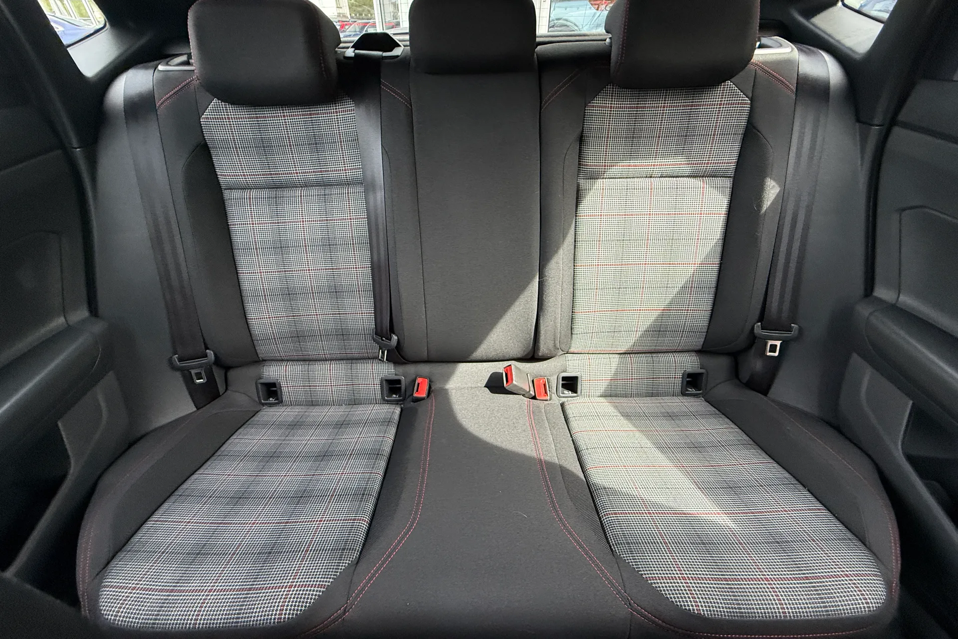 VOLKSWAGEN POLO thumbnail image number 34