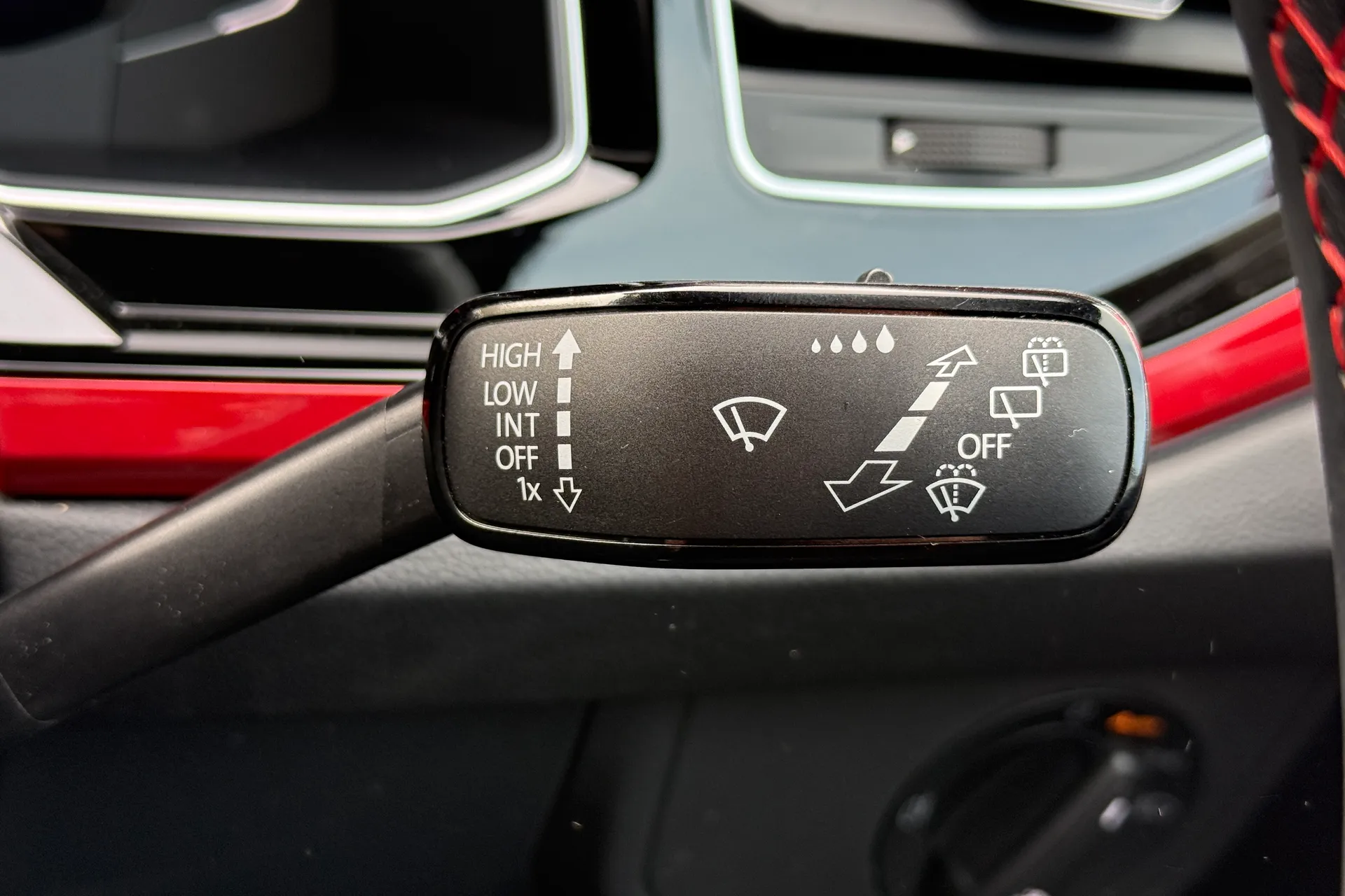 VOLKSWAGEN POLO thumbnail image number 12