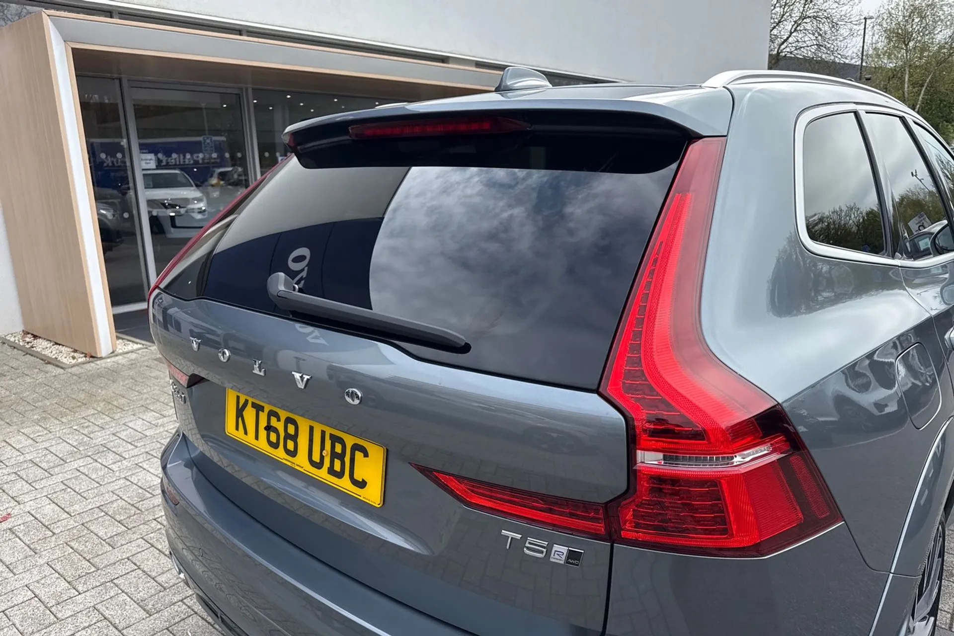 Volvo XC60 thumbnail image number 16