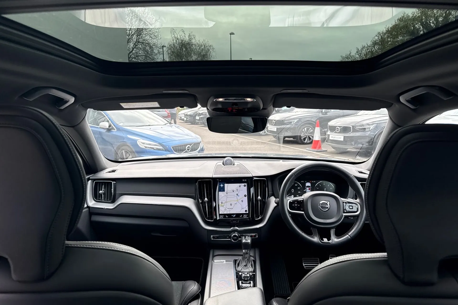 Volvo XC60 thumbnail image number 3