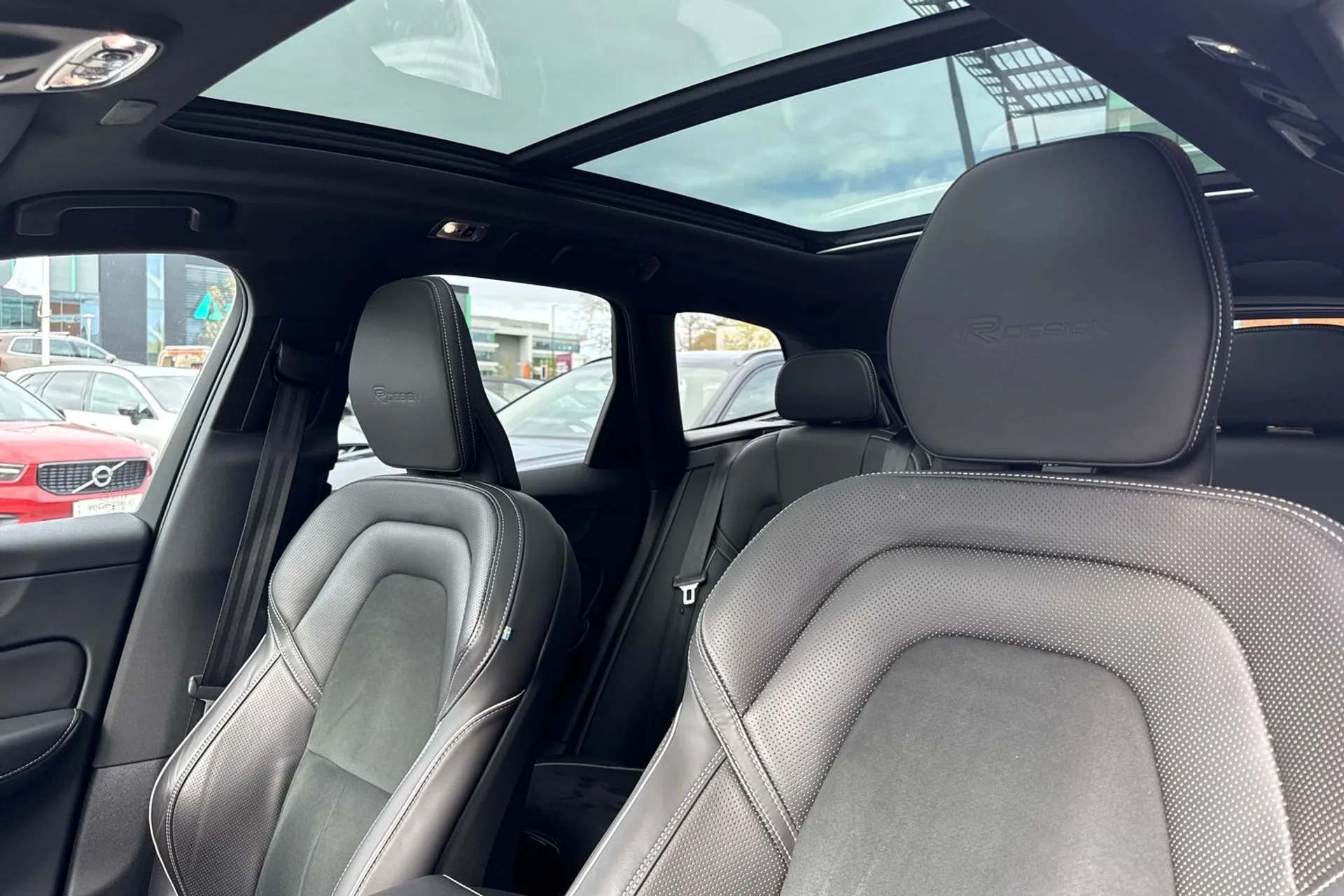 Volvo XC60 thumbnail image number 32