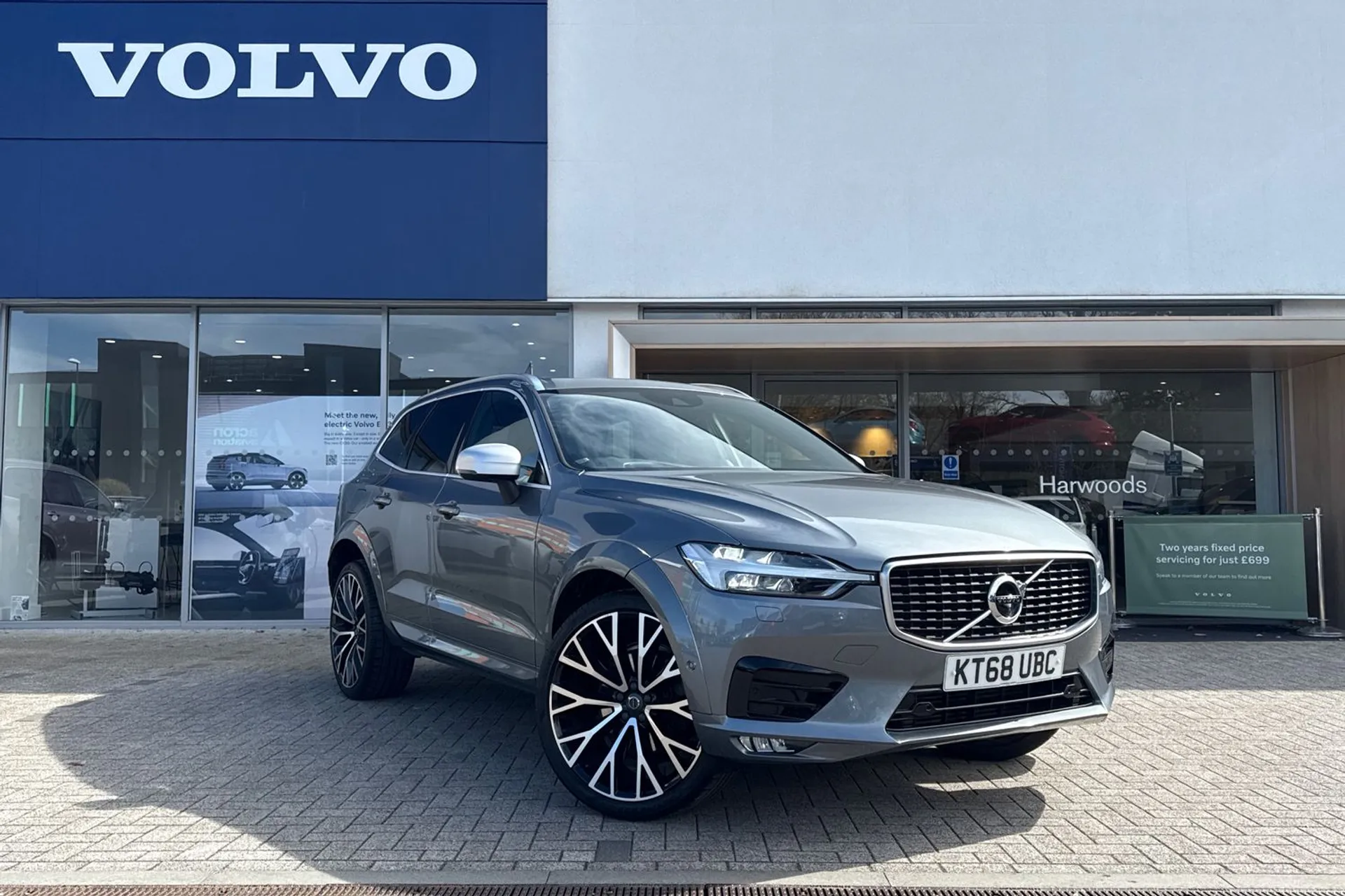 Volvo XC60 focused image