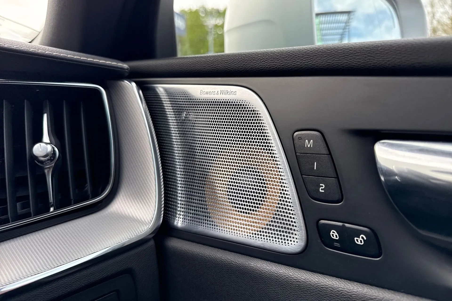 Volvo XC60 thumbnail image number 46