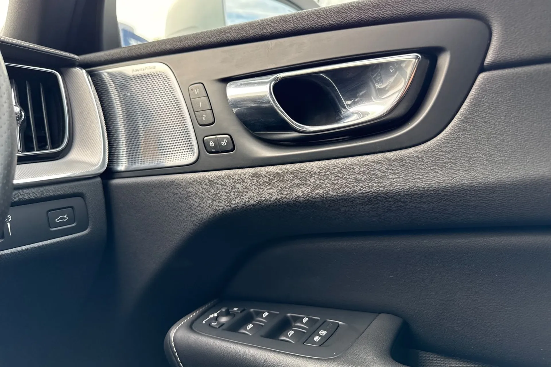 Volvo XC60 thumbnail image number 45